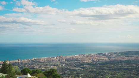 Nubes-Sobre-Fuengirola,-Andalucía,-España.