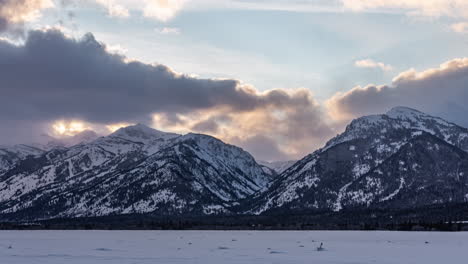 Time-lapse-of-clouds-moving-over-mountains-in-western-Wyoming-at-sunset