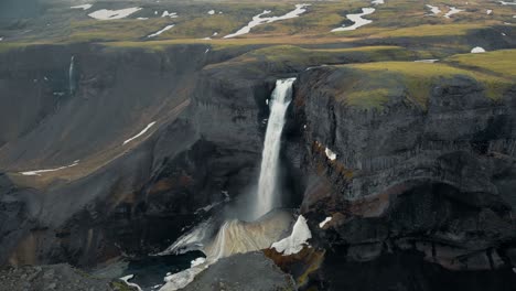 Luftaufnahme-Des-Haifoss-Wasserfalls