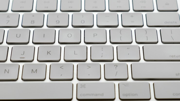 Ekstremt nærbilde av Apple Magic Keyboard med kamerabevegelse.