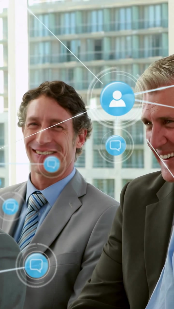 Video verticale: Uomo in abito grigio che sorride, icone di rete blu che appaiono e collegano il team per il business