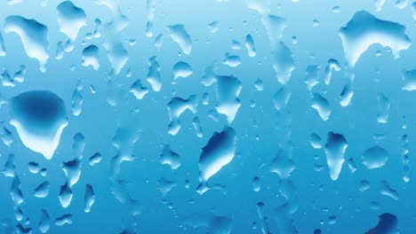 el lapso de tiempo cae la lluvia en un vidrio de la ventana. cerca la textura del agua. película de bucle