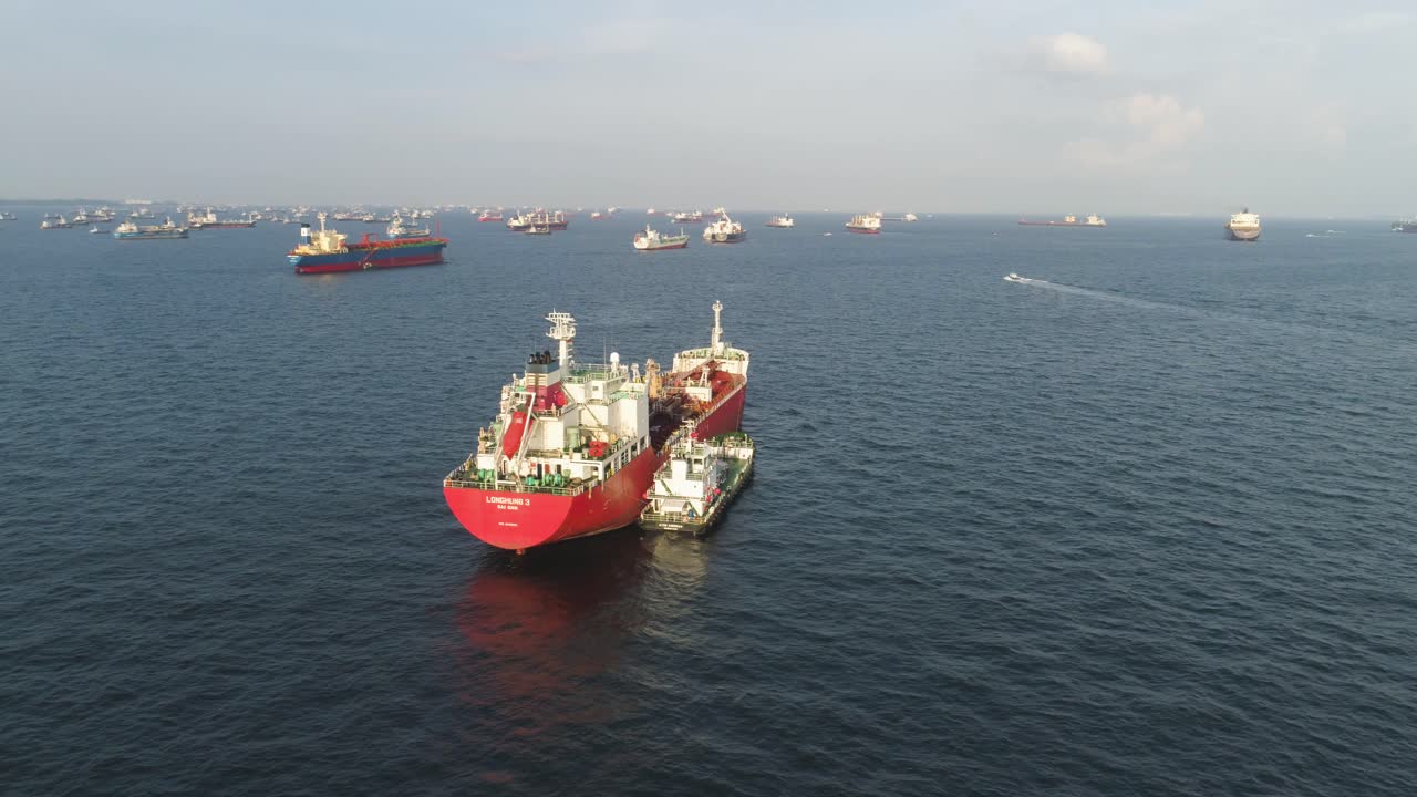 항구에 있는 여러 선박