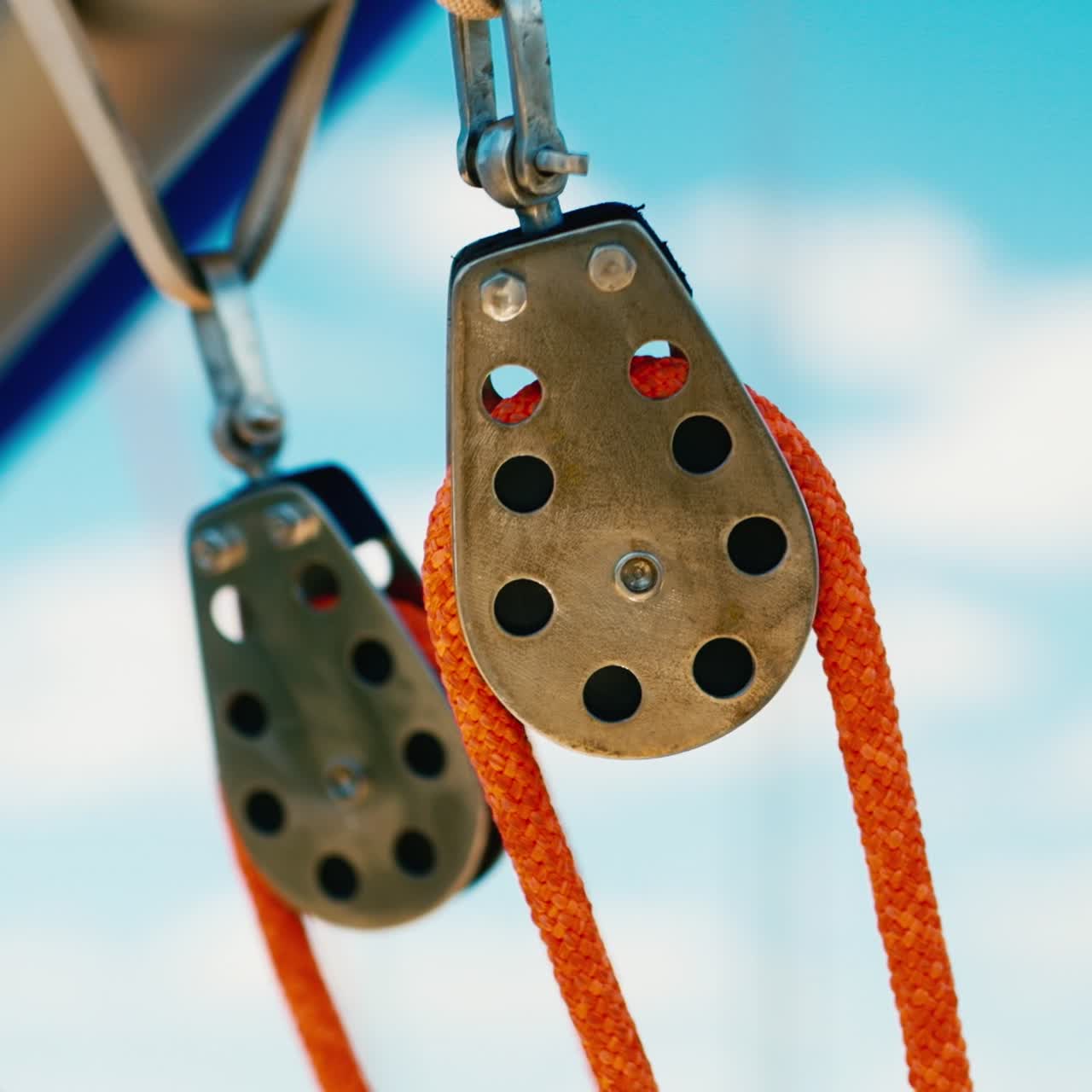 Rigging with ropes and blocks on the yacht 4