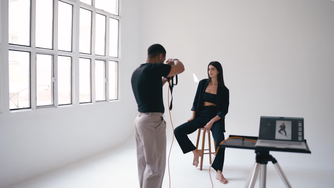 sesión de fotografía de moda en el estudio