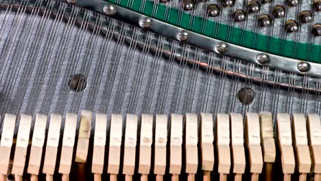 sonidos armónicos de cuerdas de piano