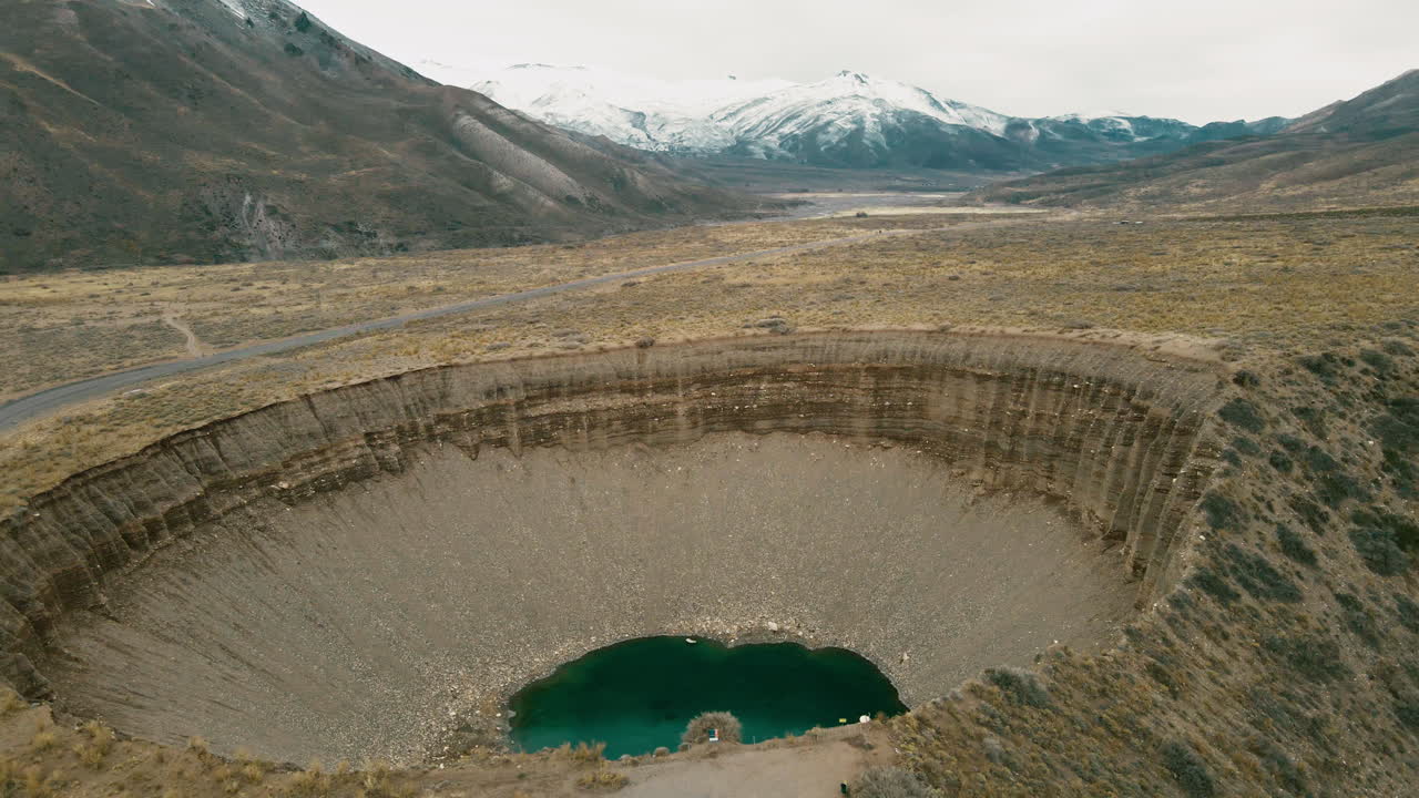 Drone discovering and approaching Pozo de las &Aacute;nimas in Las Le&ntilde;as
