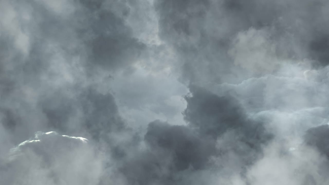 a thunderstorm inside a thick cumulus cloud