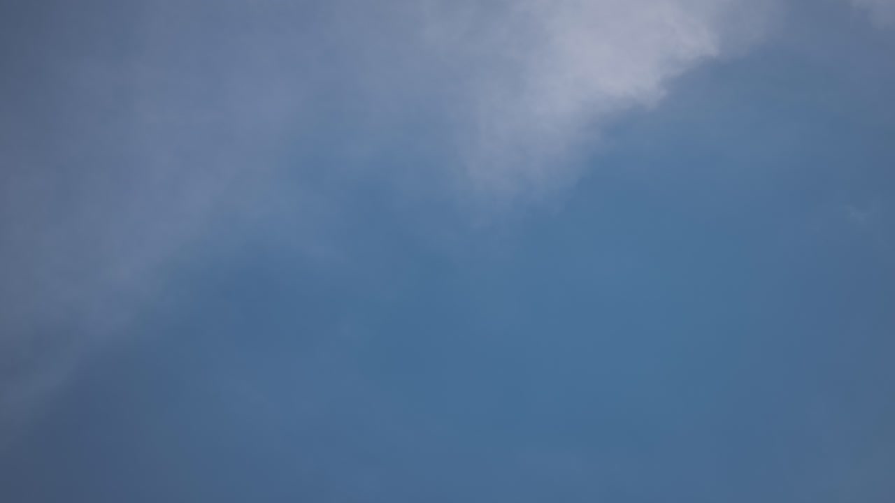 아름다운 여름날 구름의 타임랩스