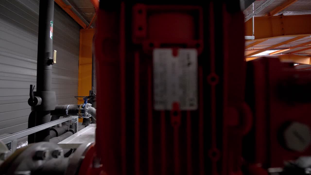 disparo lento de una gran sala de plantas industriales que abastece a las granjas verticales