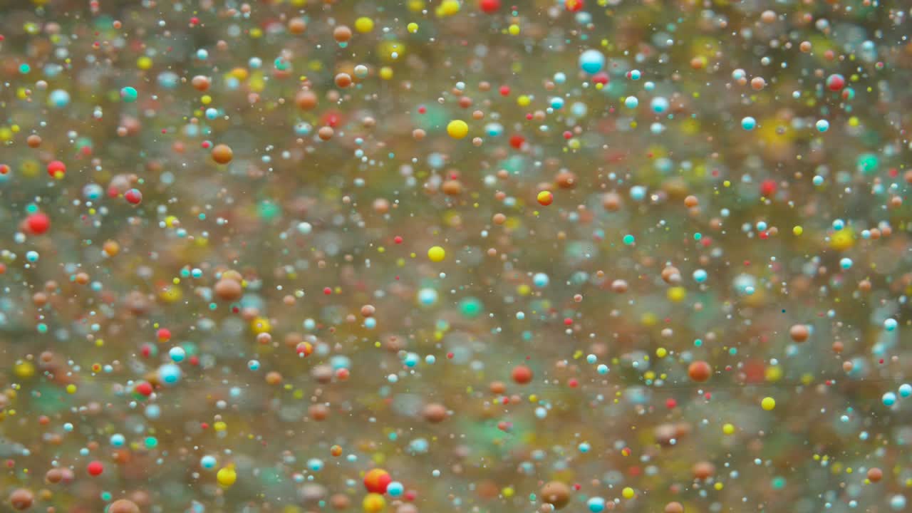 movimiento lento colores brillantes burbujas de aceite hermosa pintura color del universo movimiento de primer plano multicolor. pintura acrílica. superficie fantástica. abstracto pintura de colores estructura de metamorfosis burbujas coloridas