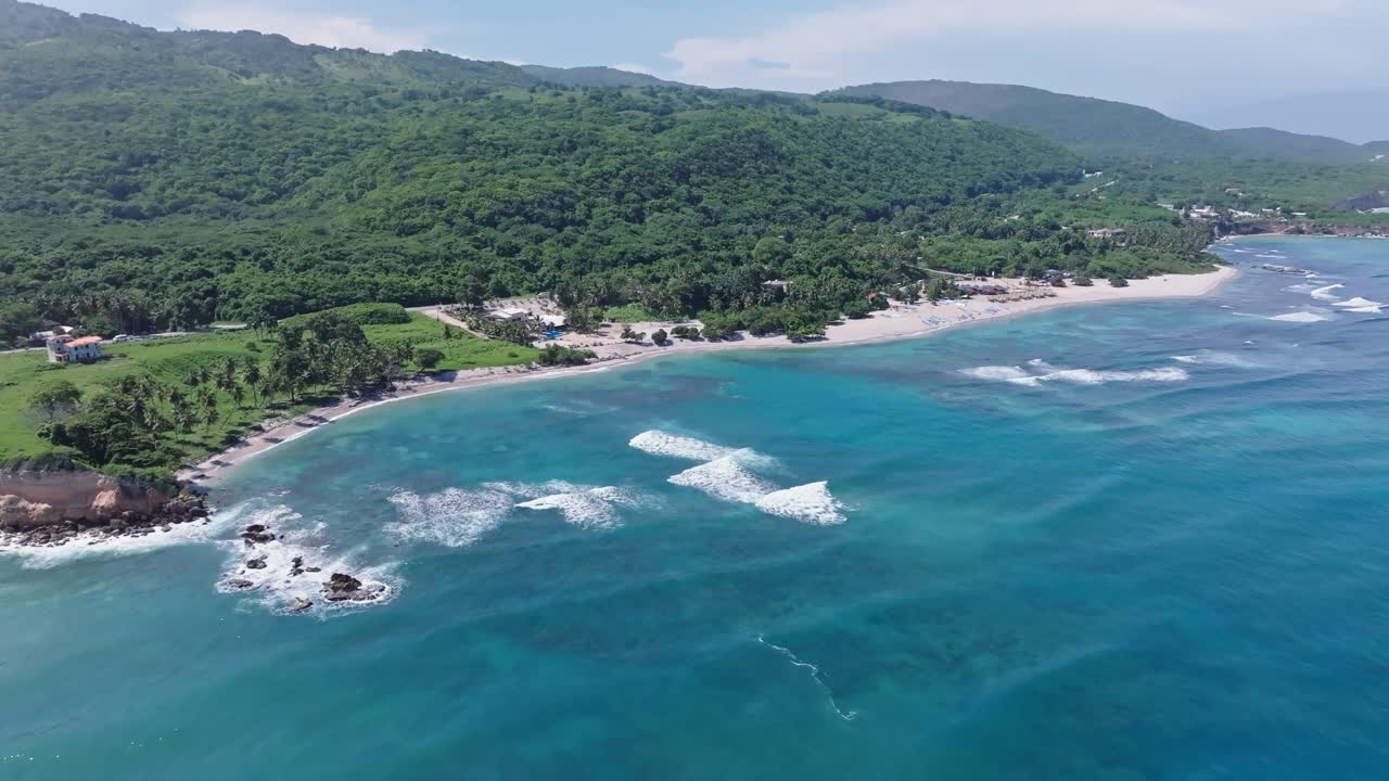 hermoso paisaje de la playa el quemaito, barahona en la república dominicana