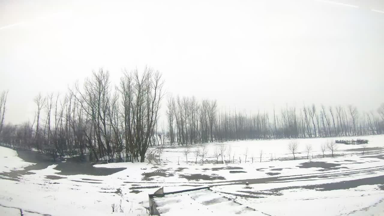 viaje ferroviario indio con nieve en el valle de cachemira, srinagar, badgam, benihal, estación de tren de anantnag