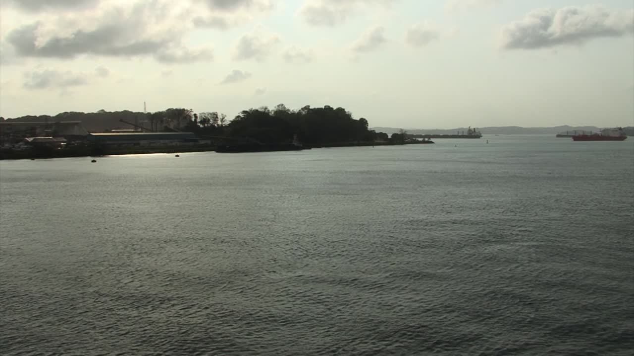 Lago Gatun e i dintorni presso le chiuse di Gatun, Canale di Panama