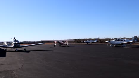 Asfalto-En-El-Aeropuerto-Del-Condado-De-Pickens-Con-Aviones-Privados