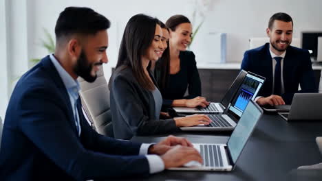 equipo de negocios en la reunión