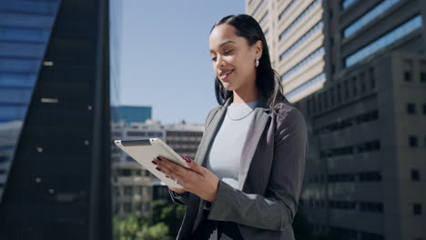 Tablet-technology-allows-her-to-work-from-anywhere