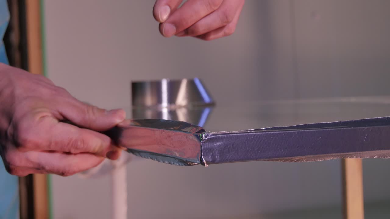 la reparación de una mesa