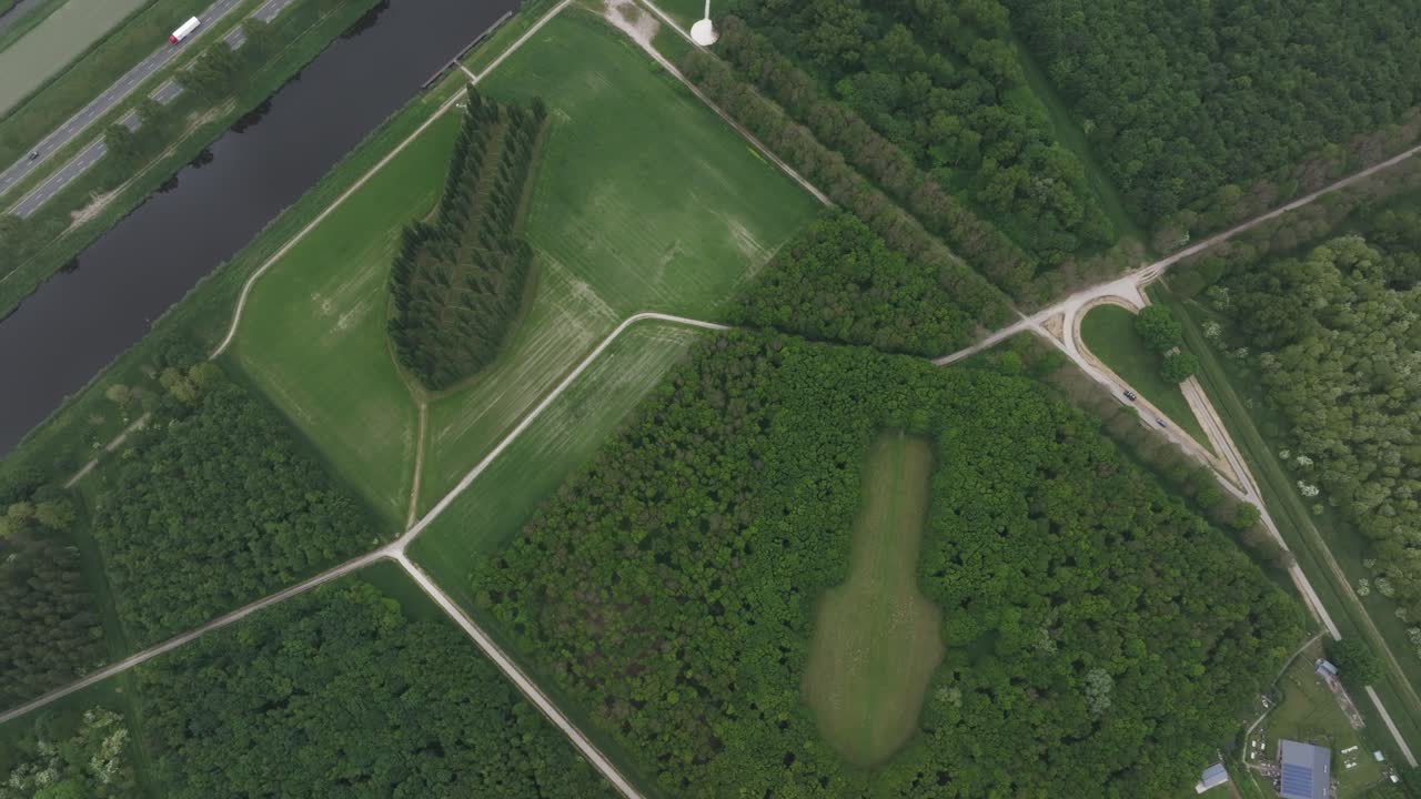 낮 동안 de groene kathedraal flevoland의 공중 뷰