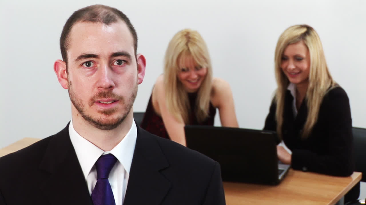 일 하는 젊은 비즈니스 팀 2