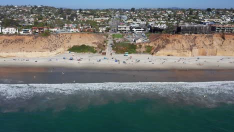 Drone-shot-of-Solana-Beach-and-coastal-city-in-San-Diego