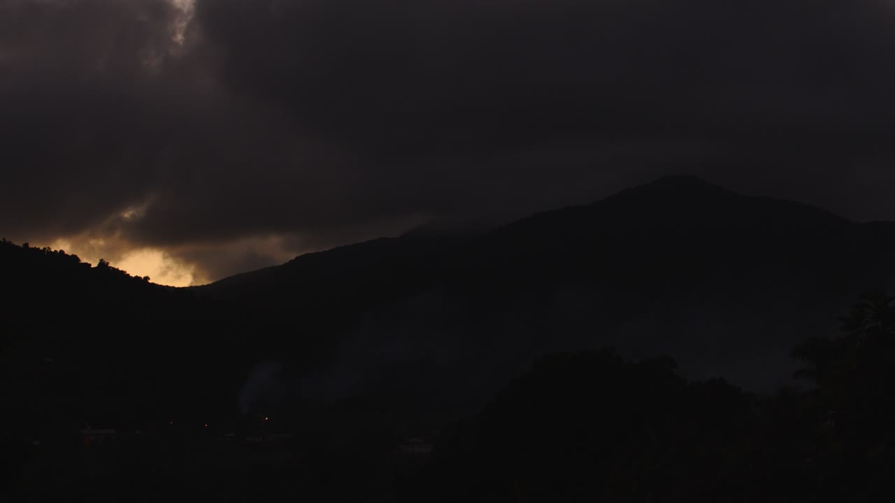 폭풍우 구름 일몰 타임스 과달루프 산 풍경