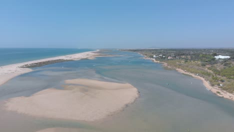 Vista-Aérea-De-La-Hermosa-Bahía