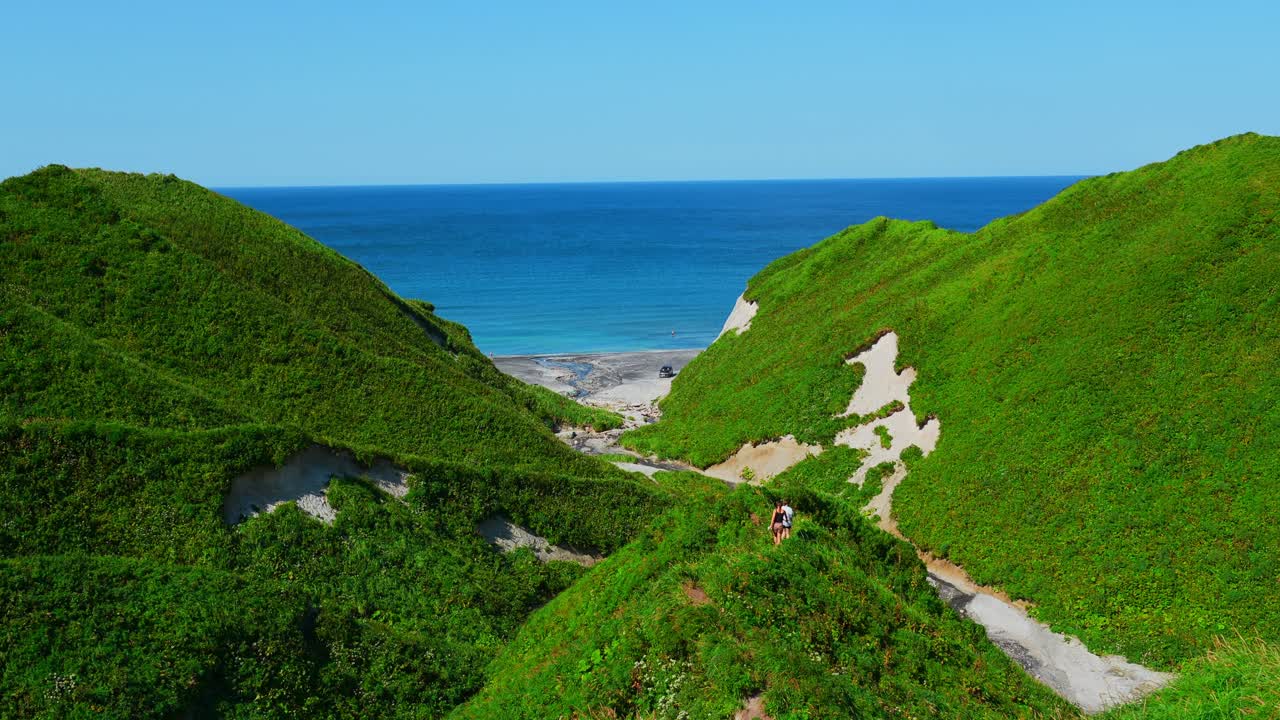 해안 산과 바다 풍경