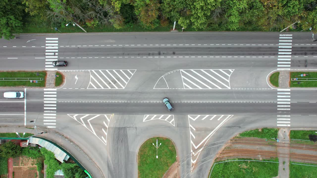 비는 도시 교통: 하루에 도시의 서클 로드 (circle road) 에 있는 교통을 위상으로 볼 수 있다.