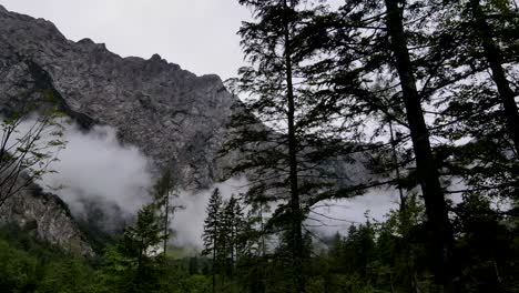 Slowenien-Neblige-Berglandschaft-Luftdrohne-13.mp4