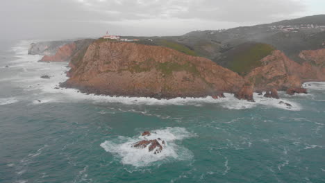 Cabo-Da-Roca,-Castillo-Histórico-En-El-Oeste-De-Portugal-En-Acantilados-Sobre-El-Océano-Atlántico