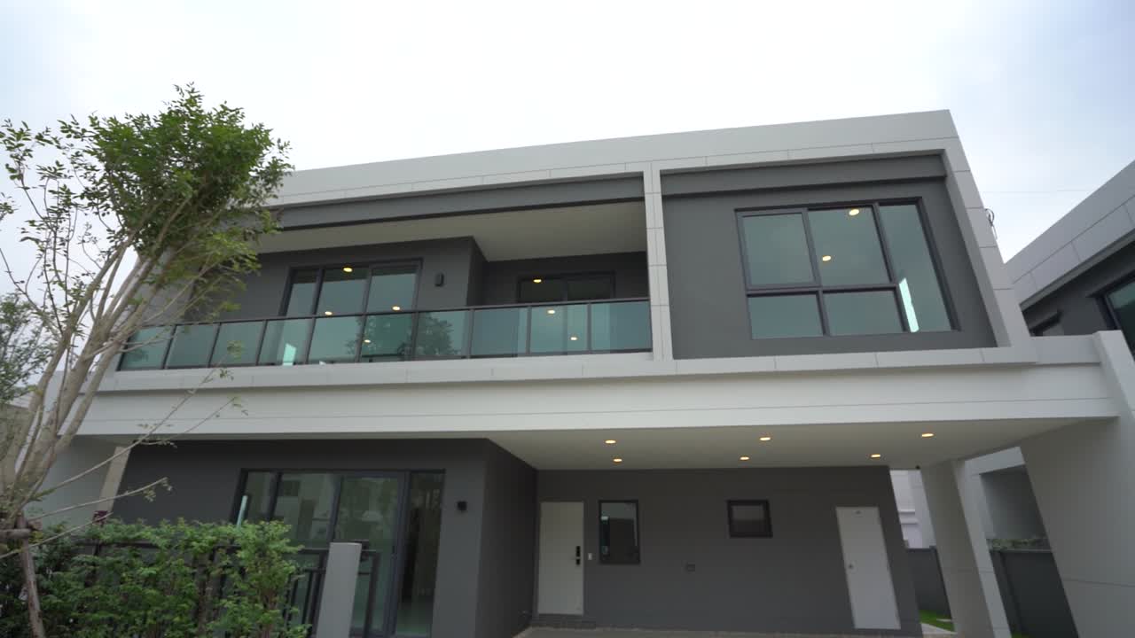 diseño exterior de casa de lujo moderno y elegante, luz del día