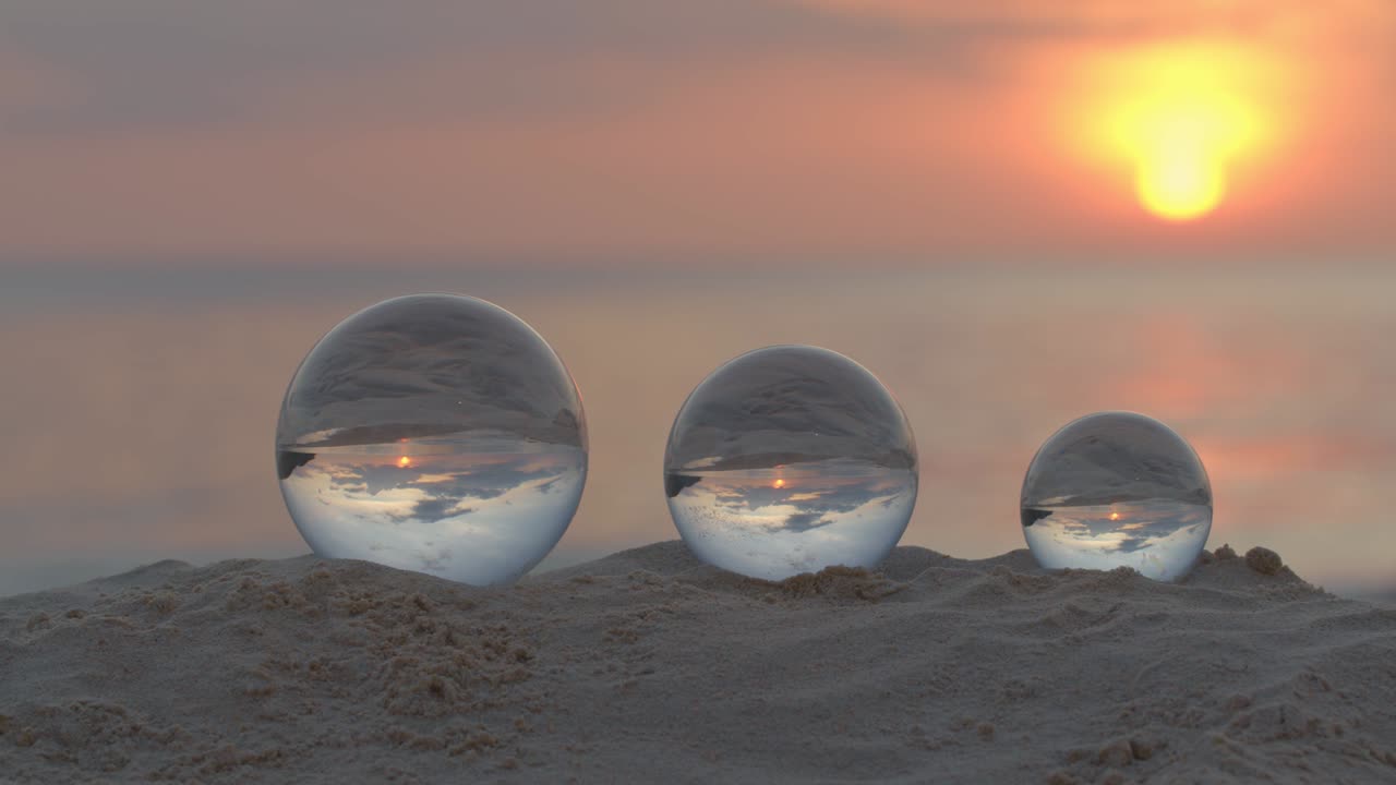 해가 지는 해변에서 크리스탈 공 3 사이즈