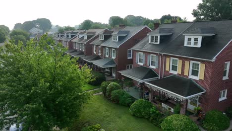 Gliding-aerial-approach-towards-small-family-townhouses