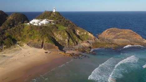 Faro-Del-Punto-Del-Pan-De-Azúcar,-Nueva-Gales-Del-Sur-Escarpada,-Costa-Este-De-Australia,-Antena