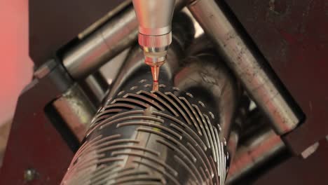 corte láser cnc de metal, tecnología industrial moderna.