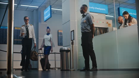 punto de control de seguridad del aeropuerto