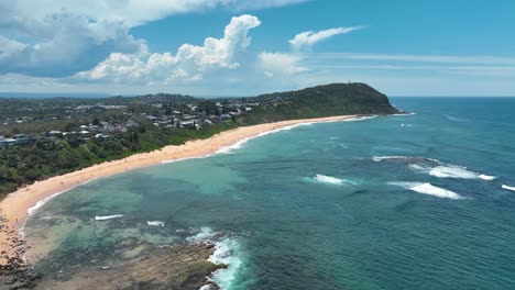 Gosfords-Verstecktes-Paradies-An-Der-Zentralküste:-Hochauflösende-Drohnenaufnahmen-Der-Ruhigen-Spoon-Bay-An-Der-Küste-Australiens