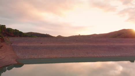 Arade-Dam,-one-of-many-reservoir-in-Algarve-with-low-water-levels-cause-by-extreme-drought