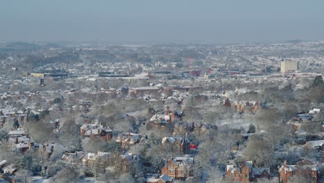 Toma-Aérea-Cinematográfica-De-Las-Calles-Residenciales-De-Nottingham