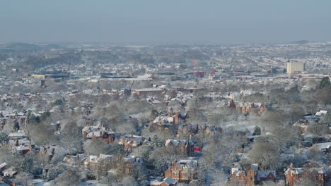 toma aérea cinematográfica de las calles residenciales de nottingham