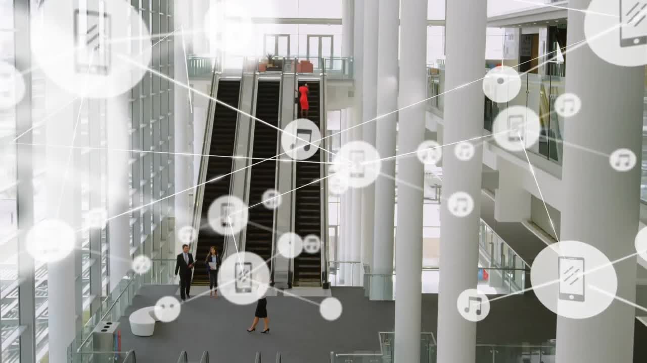 red de iconos digitales frente a la vista de la oficina moderna