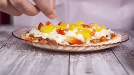 haciendo una pizza