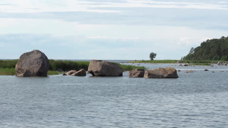 coast of käsmu, lot of boulders