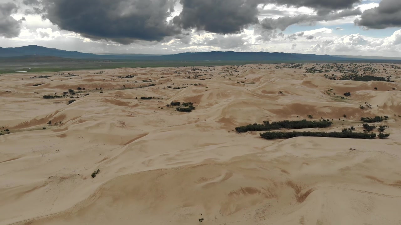 Vista aérea de extensas dunas de arena en el desierto de Gobi