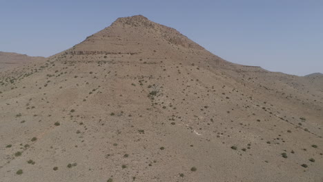imágenes de drones tomadas sobre los picos de las montañas del desierto de kalahari en áfrica