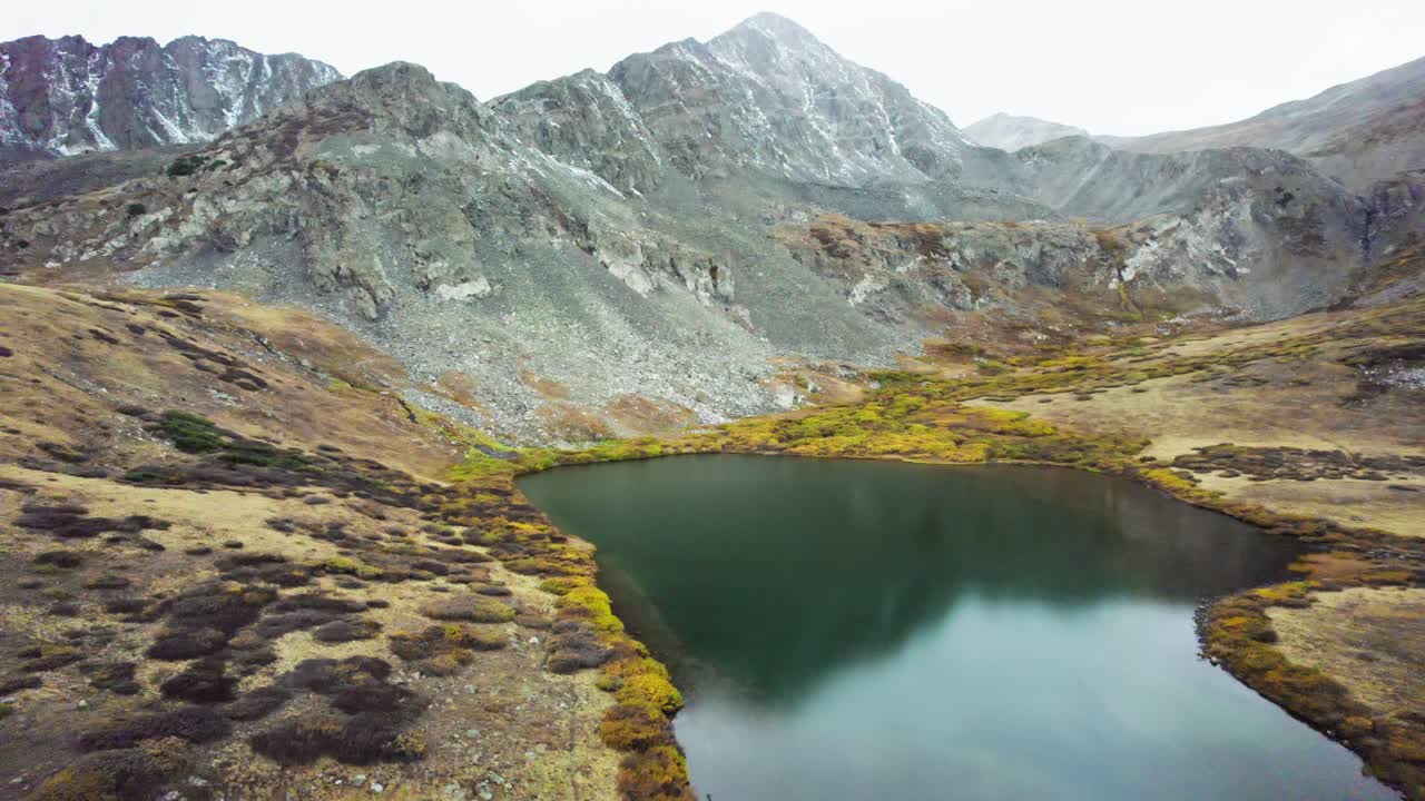 Aerial of colorado rocky mountain alpine lake during fall colors, 4k