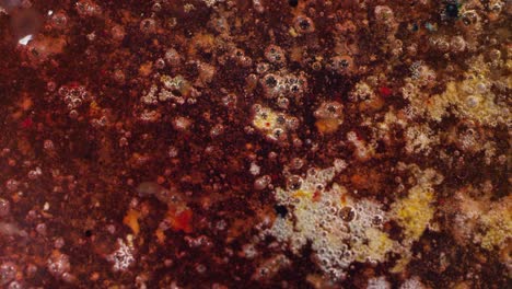 macro bolle di lava rossa scura struttura della superficie del pianeta sfondo