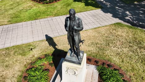 high angle of general and president grant statue