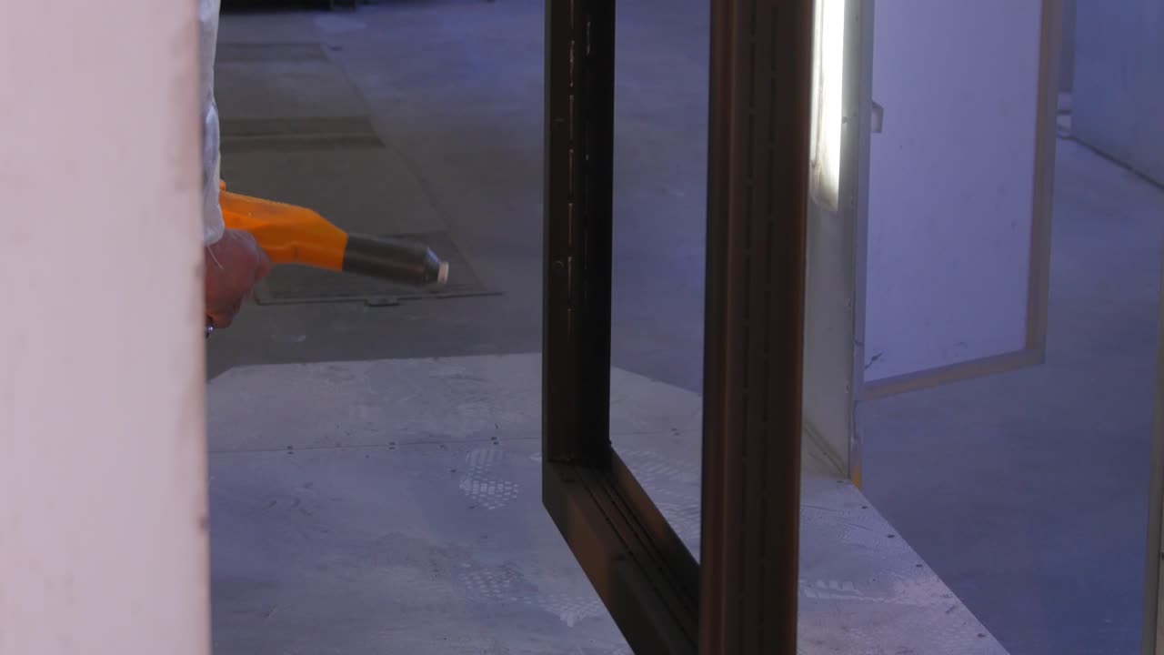 금속 창문 프레임에 파우더 코팅